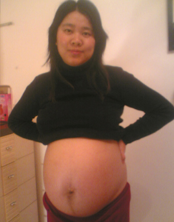 金东浩怀孕8个半月的大肚子照照片