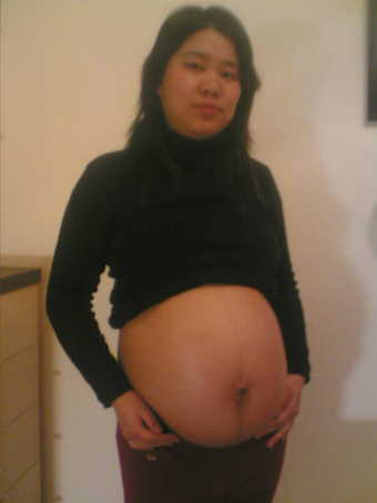 金东浩怀孕8个半月的大肚子照照片
