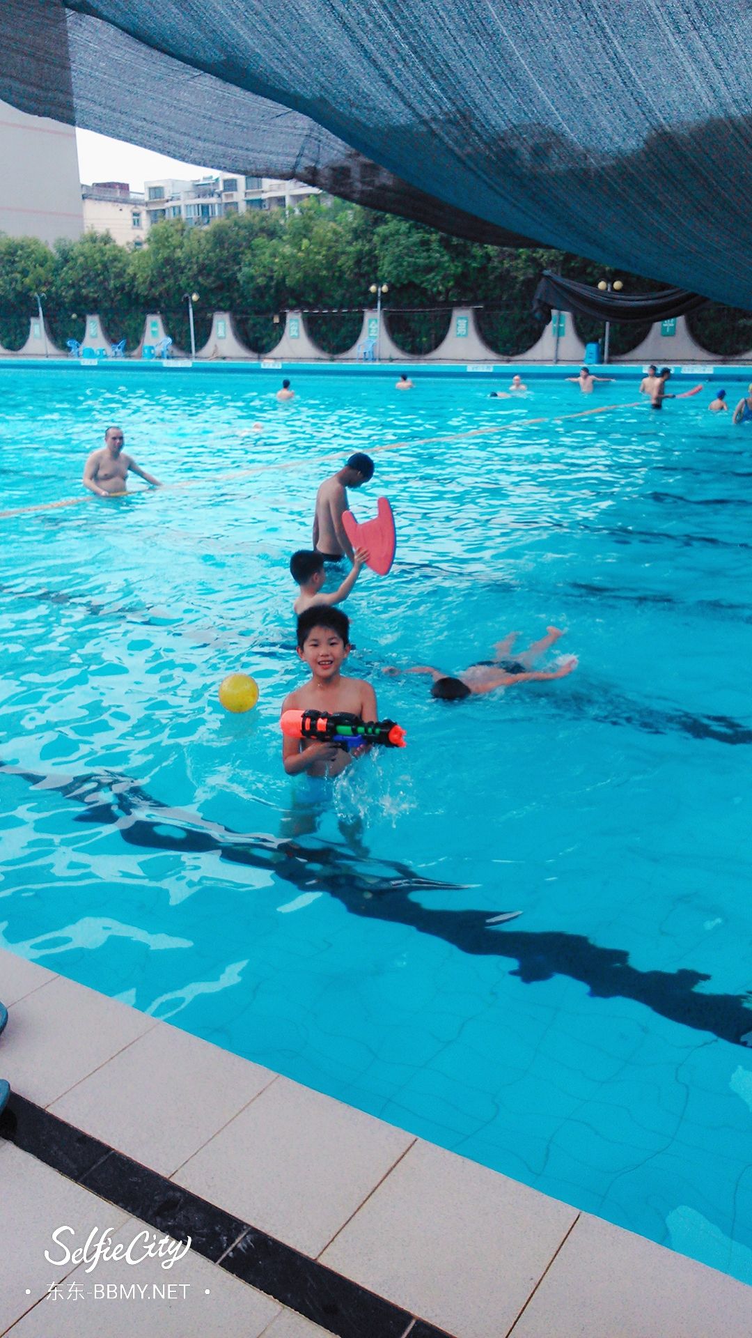 金东浩成长日记和同学体验户外游泳池照片SelfieCity_20210920132417_org.jpg