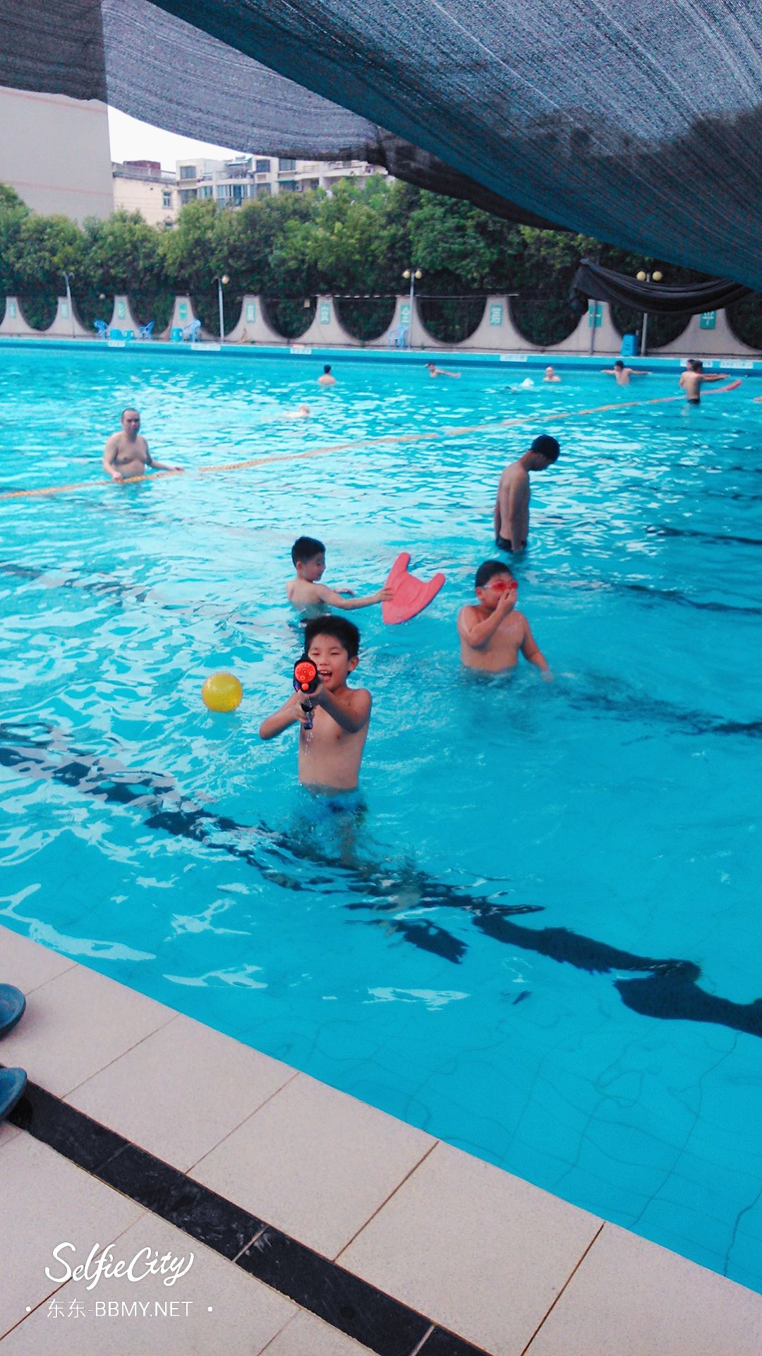 金东浩成长日记和同学体验户外游泳池照片SelfieCity_20210920132423_org.jpg