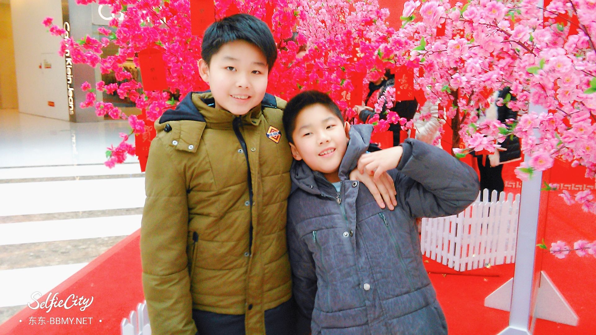 金东浩成长日记和哥哥去逛街照片SelfieCity_20210917122218_org.jpg