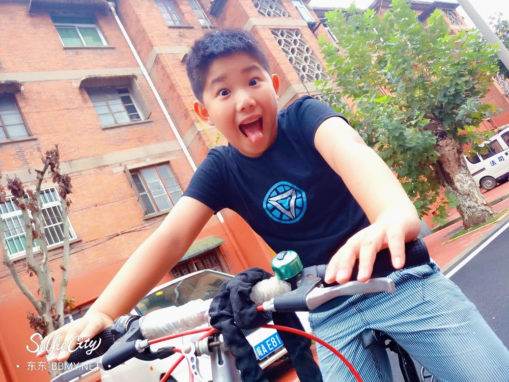 金东浩国庆学习骑单车照片