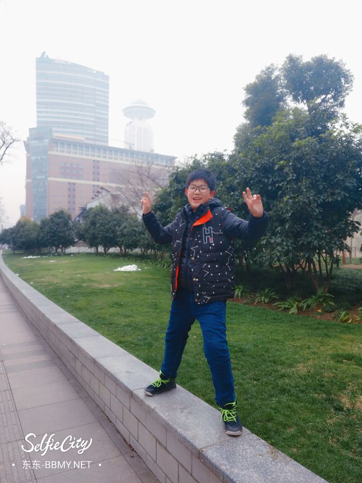 金东浩成长日记上海游记之街拍照片SelfieCity_20210922220648_org.jpg